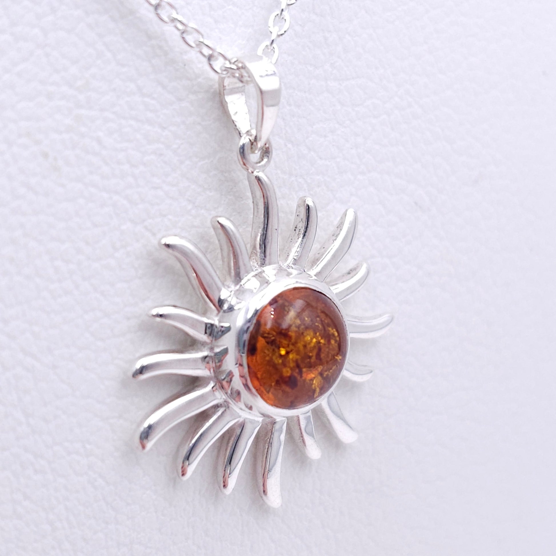 Sunshine necklace with amber