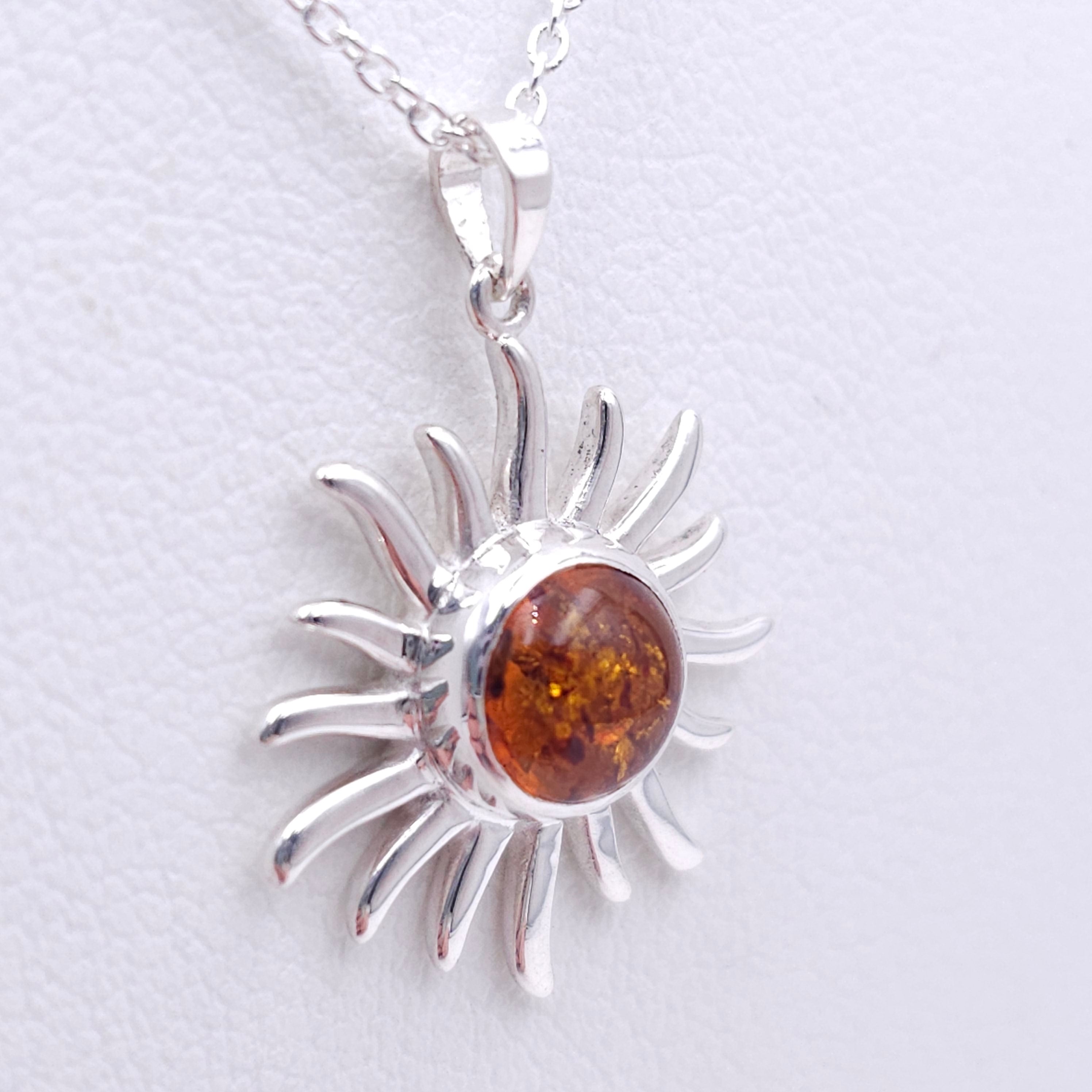 Sunshine necklace with amber