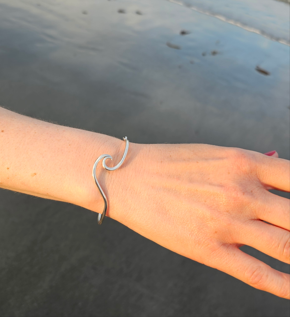 Sterling silver wave bracelet with hook closure - regular