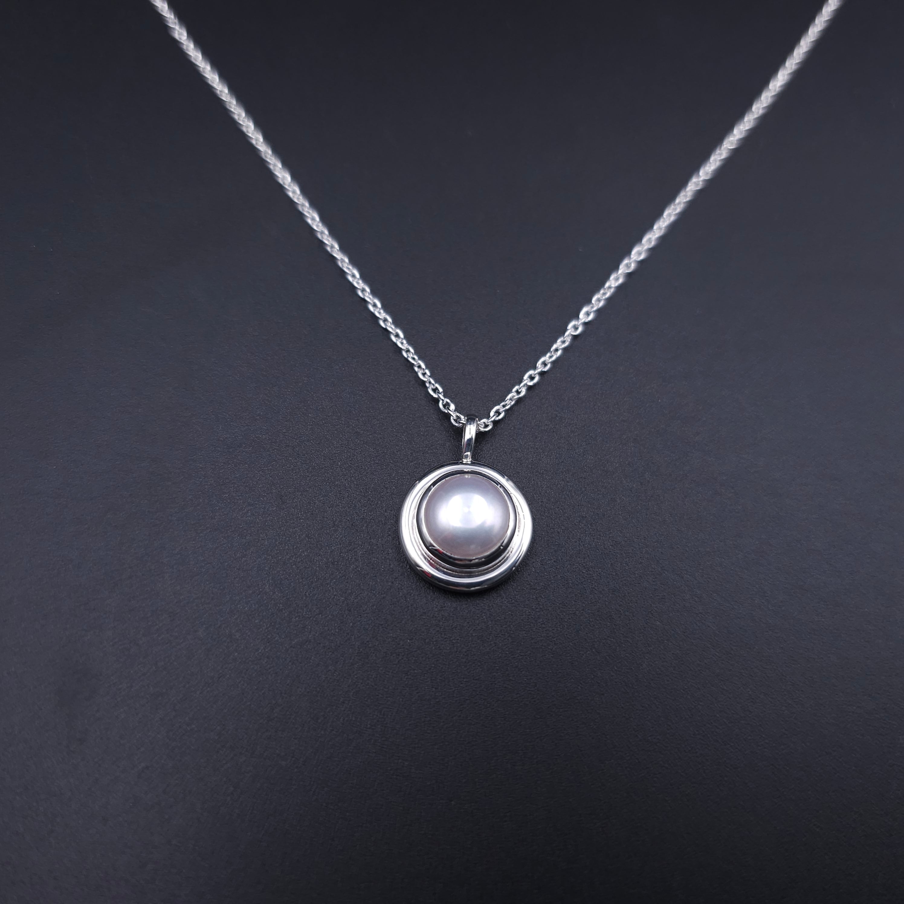 Fresh water pearl bezel set sterling silver necklace