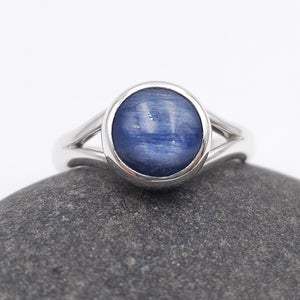 Sterling silver ring with bezel set round blue kyanite gemstone