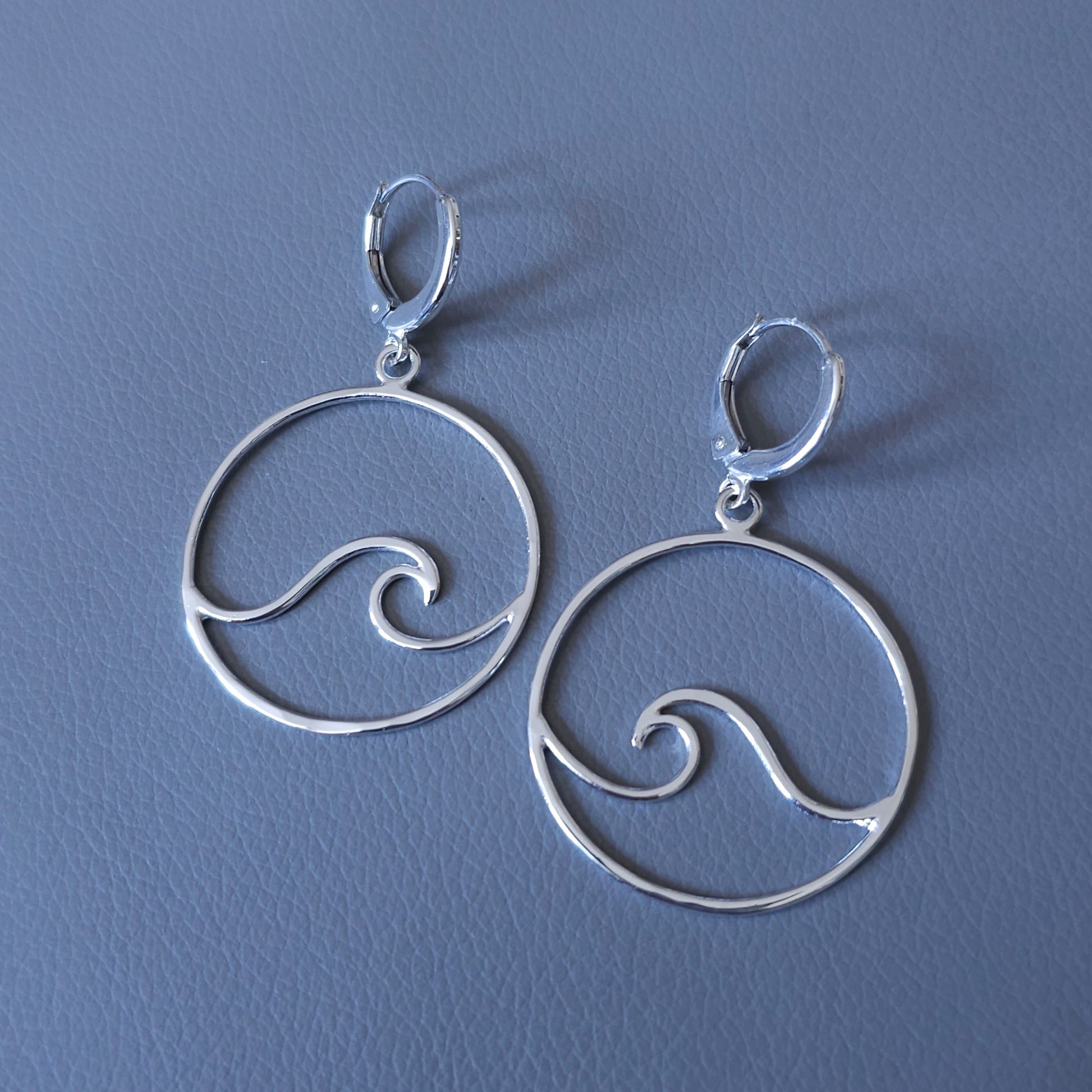Sterling silver large wave in circle dangle earrings