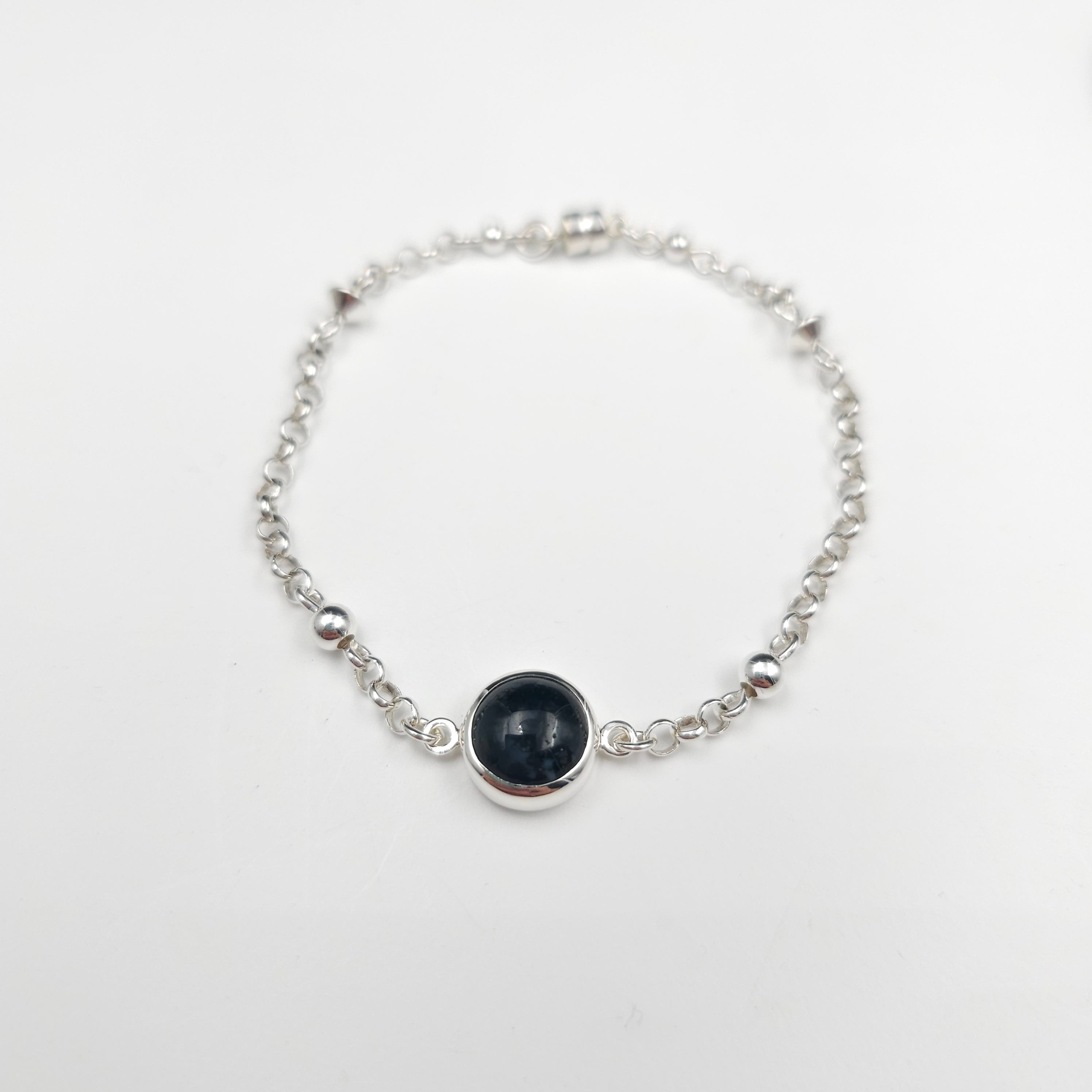 Round bezel set moss agate chain bracelet