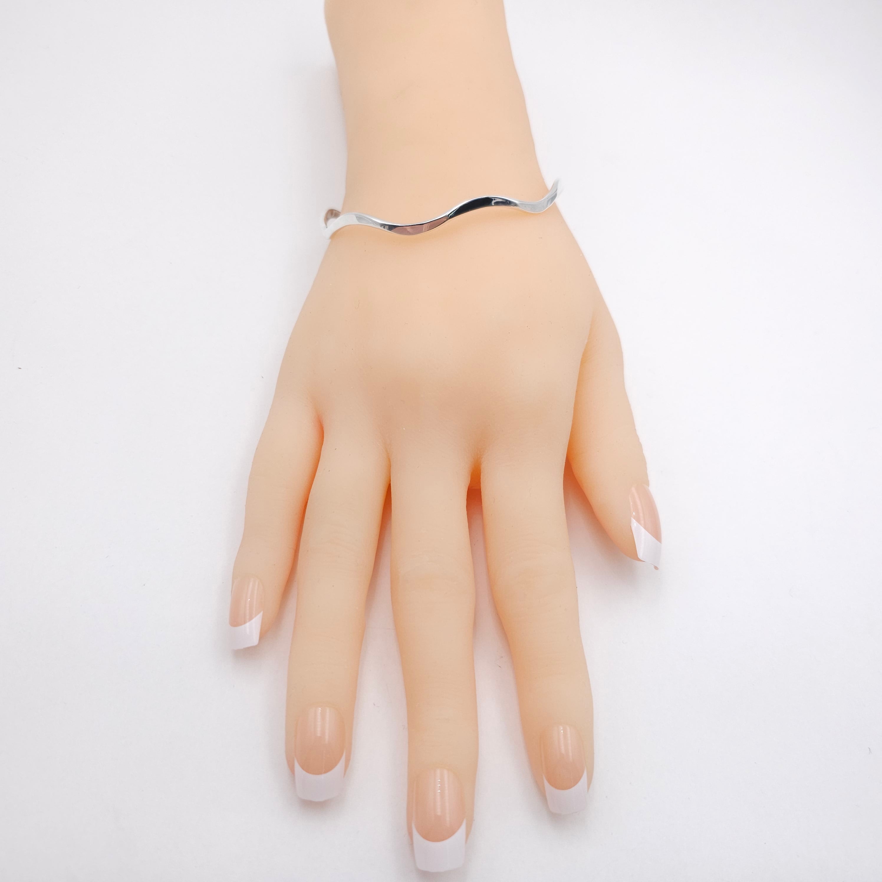 Wavy bangle bracelet in sterling silver
