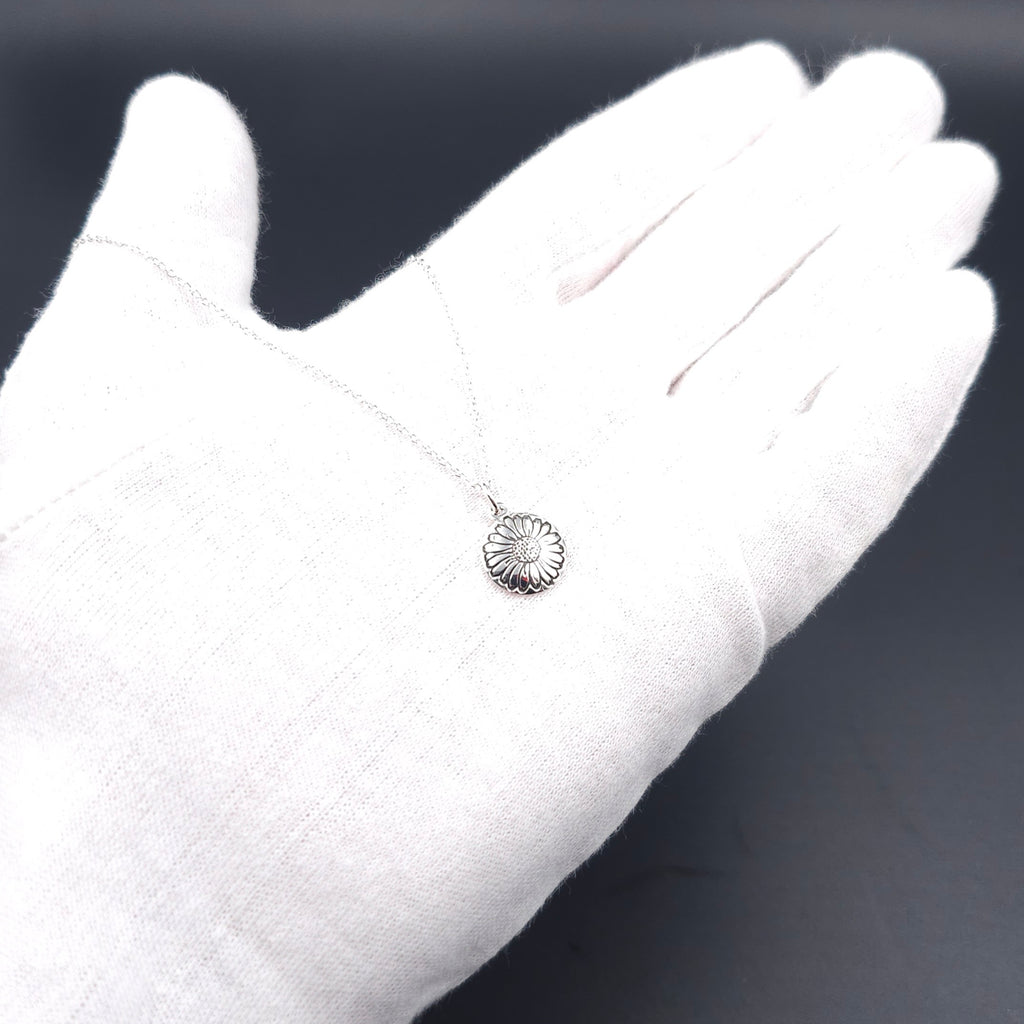 Sterling silver daisy necklace