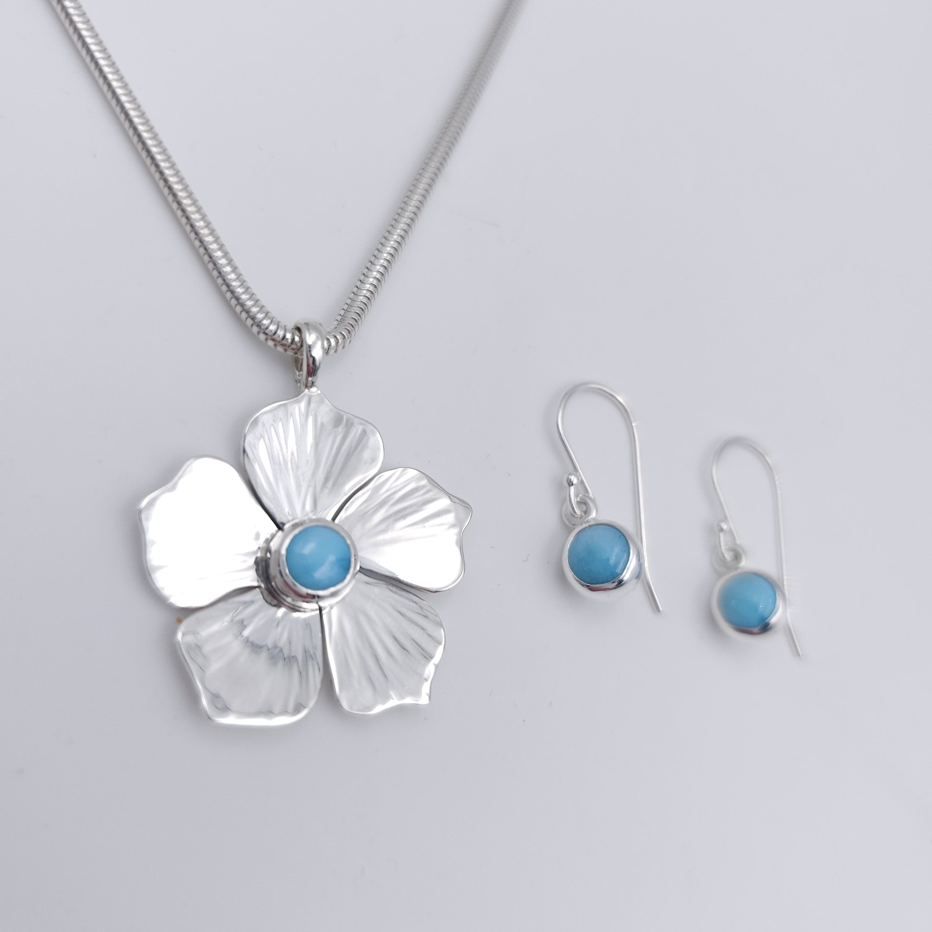 Silver flower necklace with Larimar