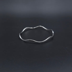 Wavy bangle bracelet in sterling silver