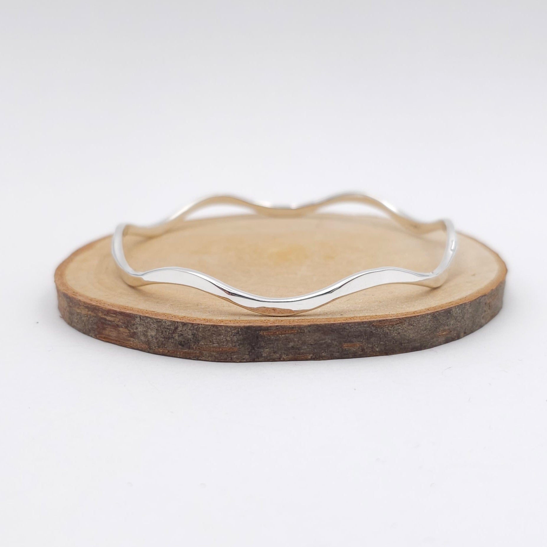 Wavy bangle bracelet in sterling silver