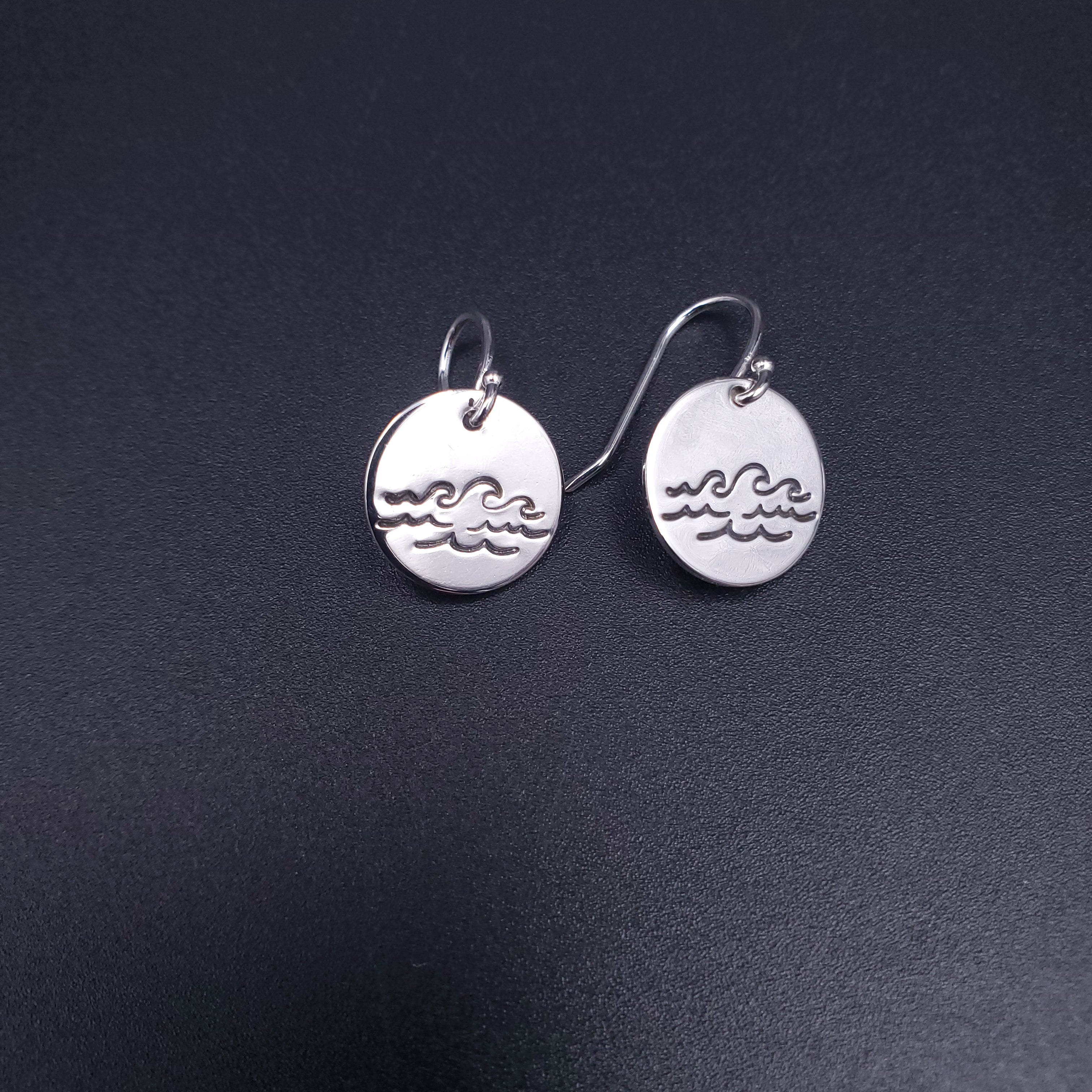Wave dangle earrings
