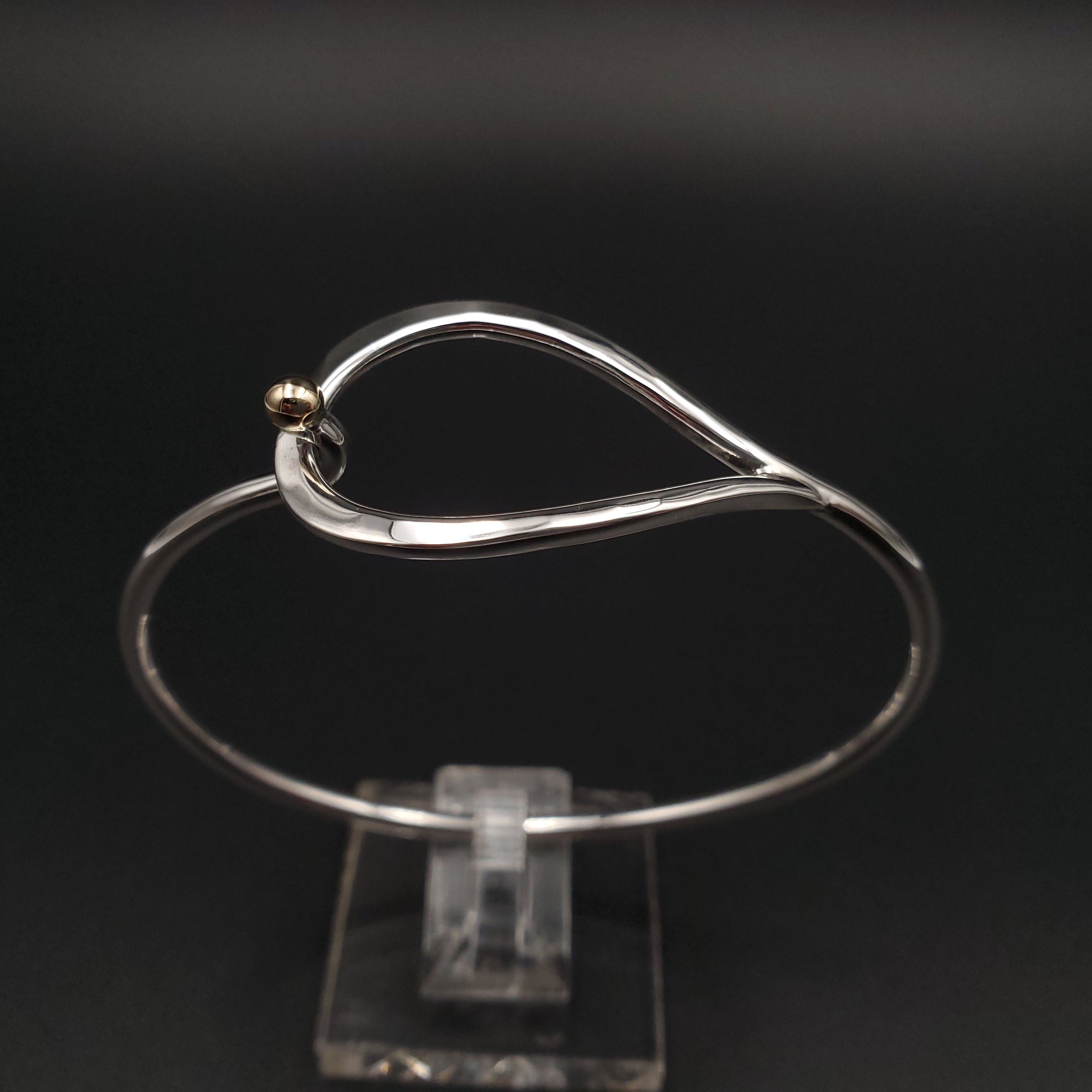 Teardrop bangle bracelet
